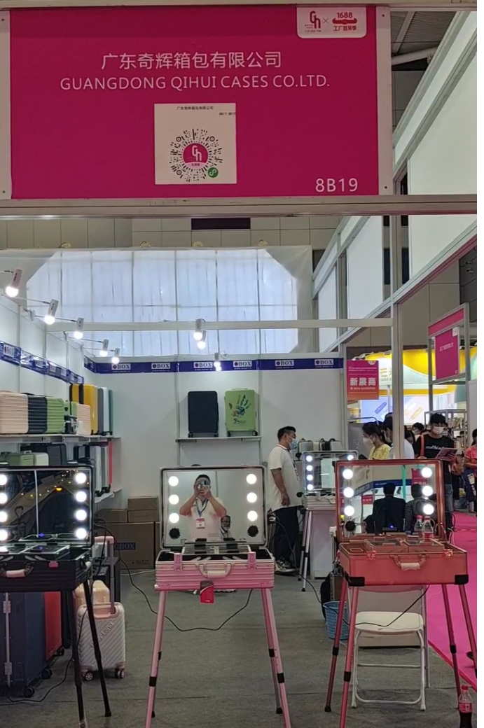 Qihui attended The 30th China (Shenzhen) International Gifts,Handicrafts,Watches & Houseware Fair